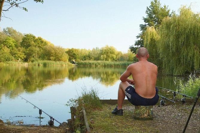 Lakeland Lodge With Private Hot Tub And Fishing Hatfield Peverel Екстер'єр фото